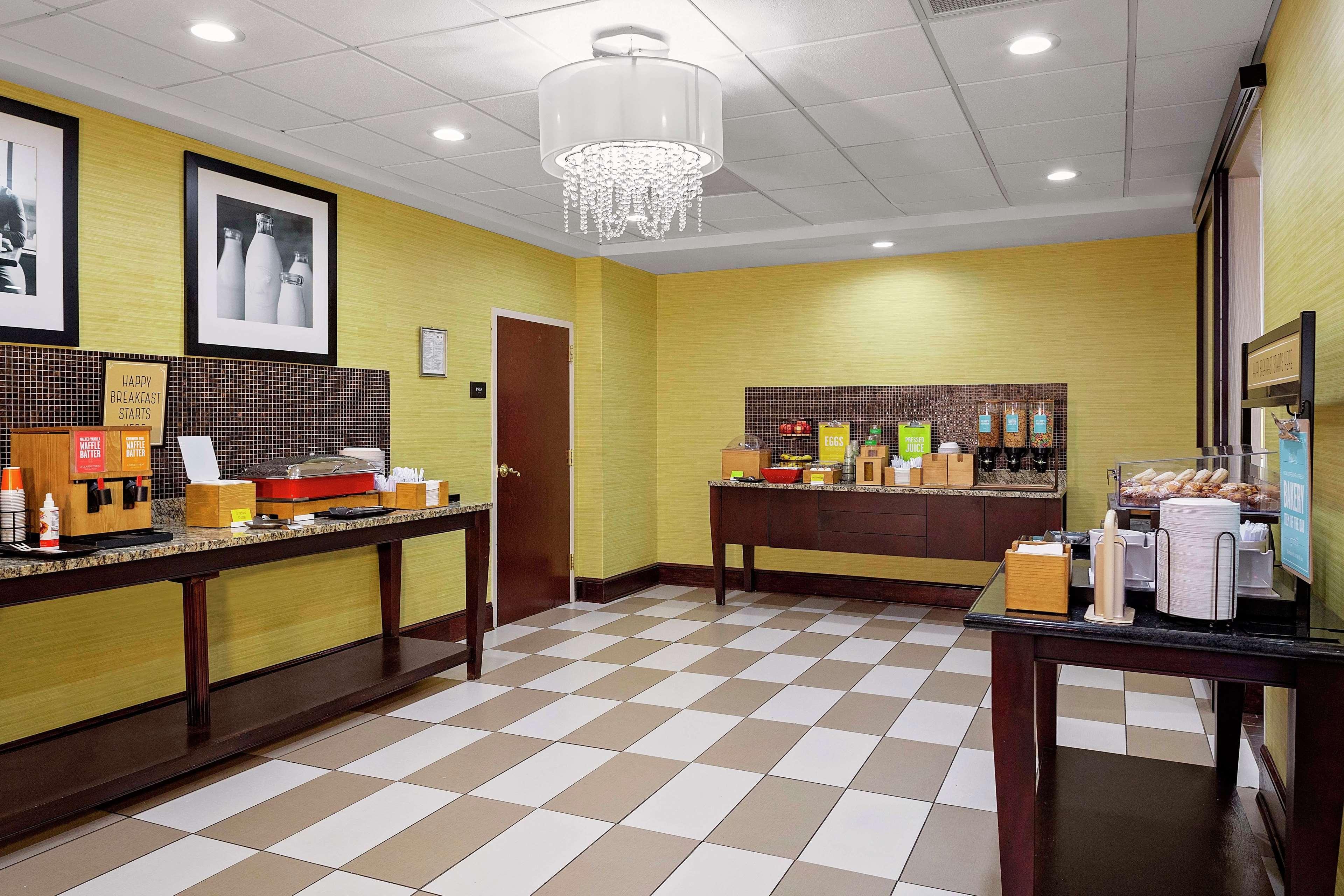 Hampton Inn Atlanta-Феърбърн Екстериор снимка