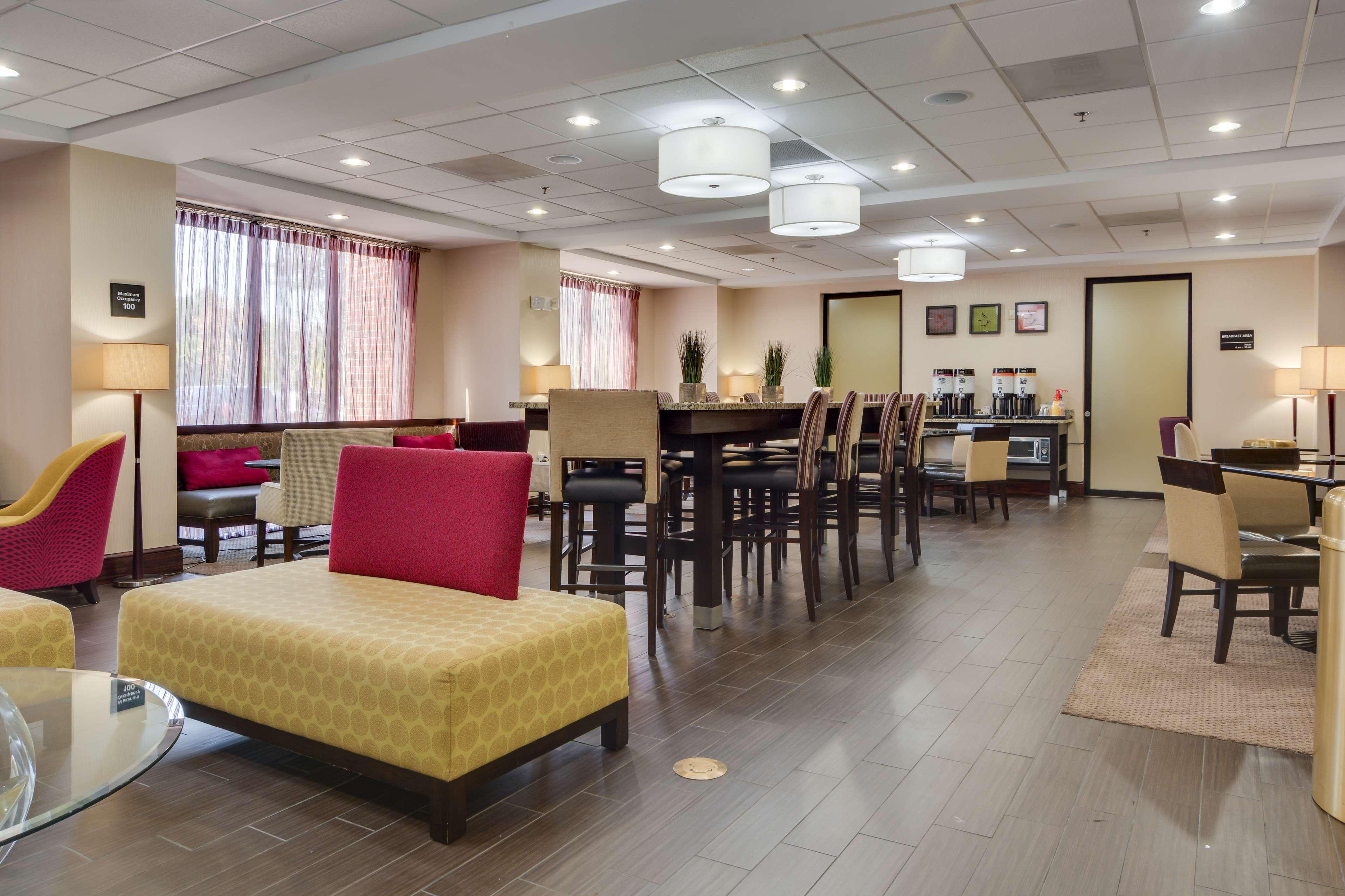 Hampton Inn Atlanta-Феърбърн Екстериор снимка