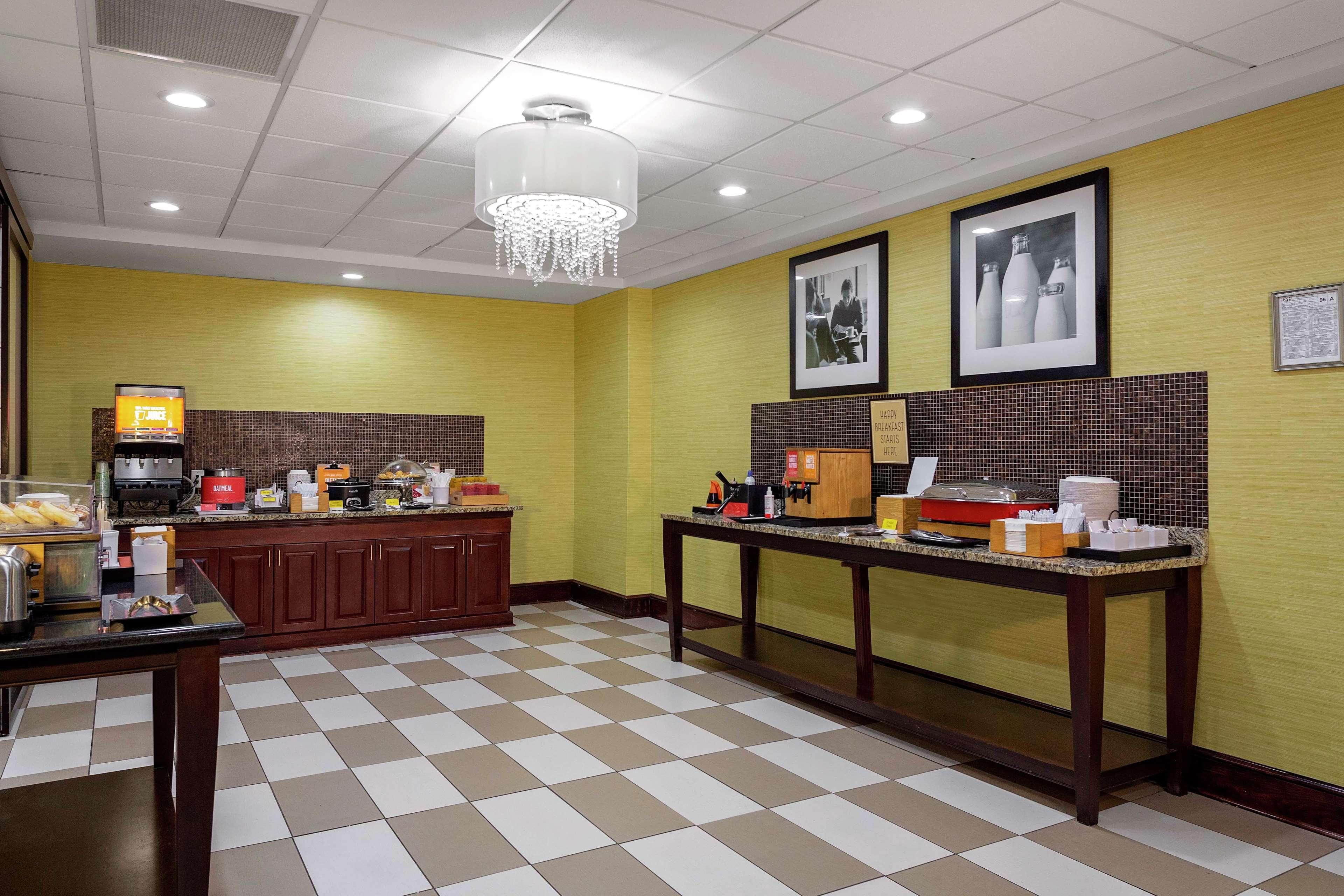 Hampton Inn Atlanta-Феърбърн Екстериор снимка
