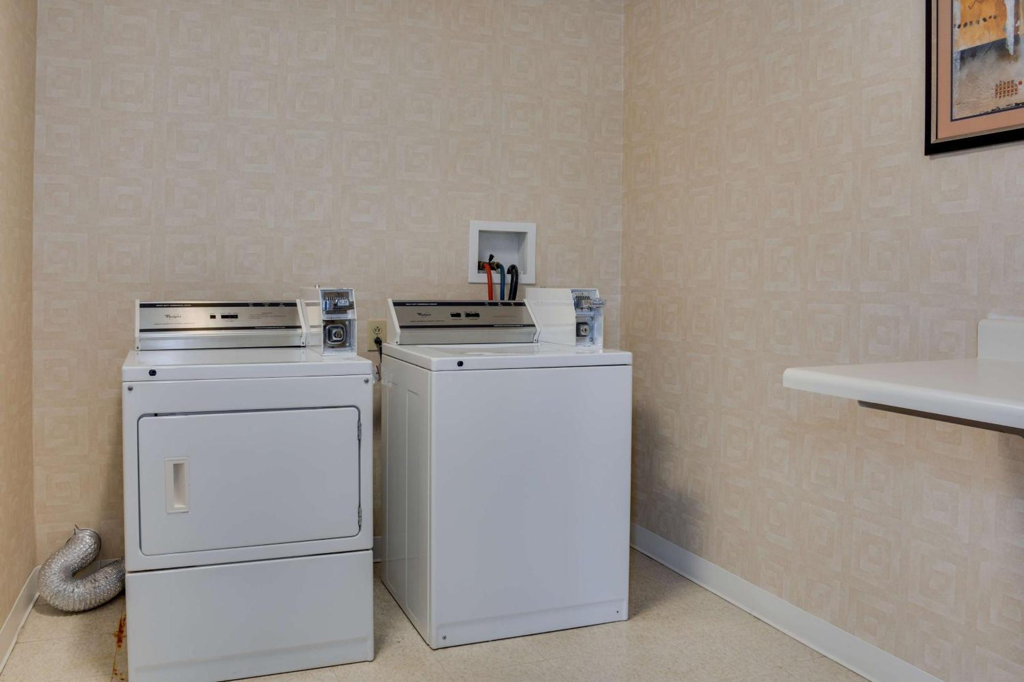 Hampton Inn Atlanta-Феърбърн Екстериор снимка