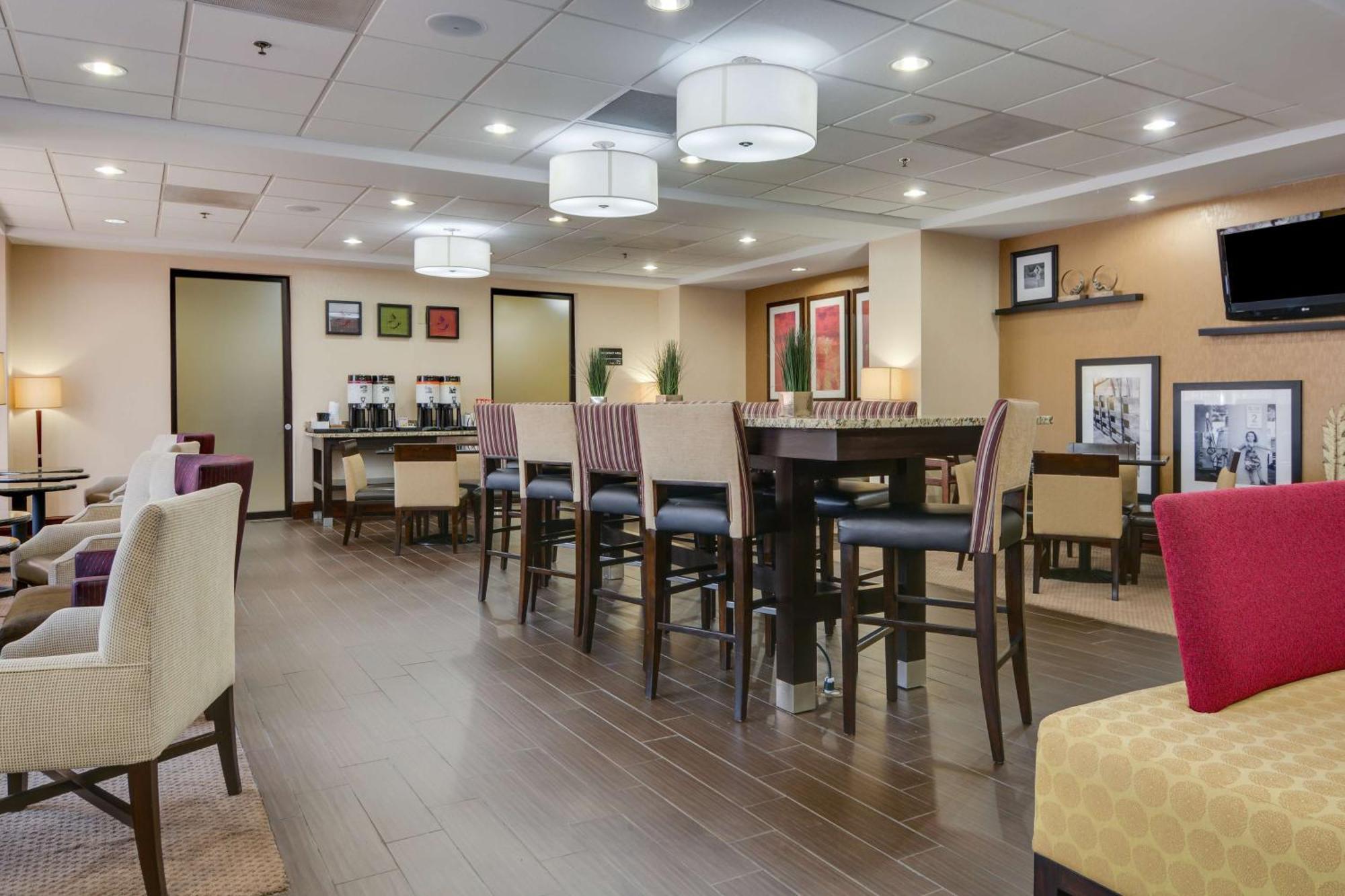 Hampton Inn Atlanta-Феърбърн Екстериор снимка